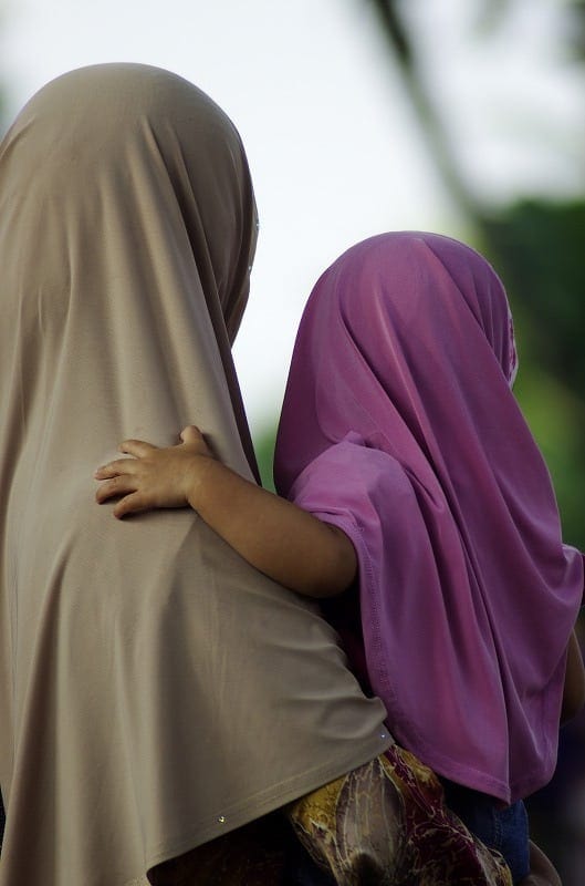 beautiful-muslim-mother-and-daughter