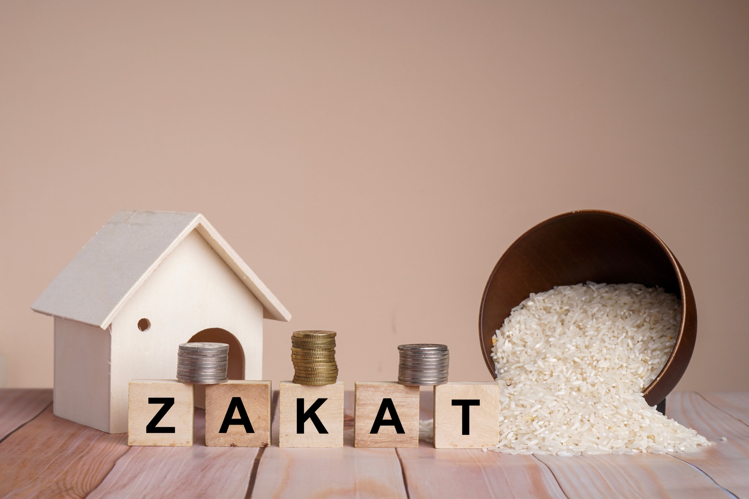 Zakat,Word,Coin,Stacked,,Rice,Grain,In,Bowl,And,Mini
