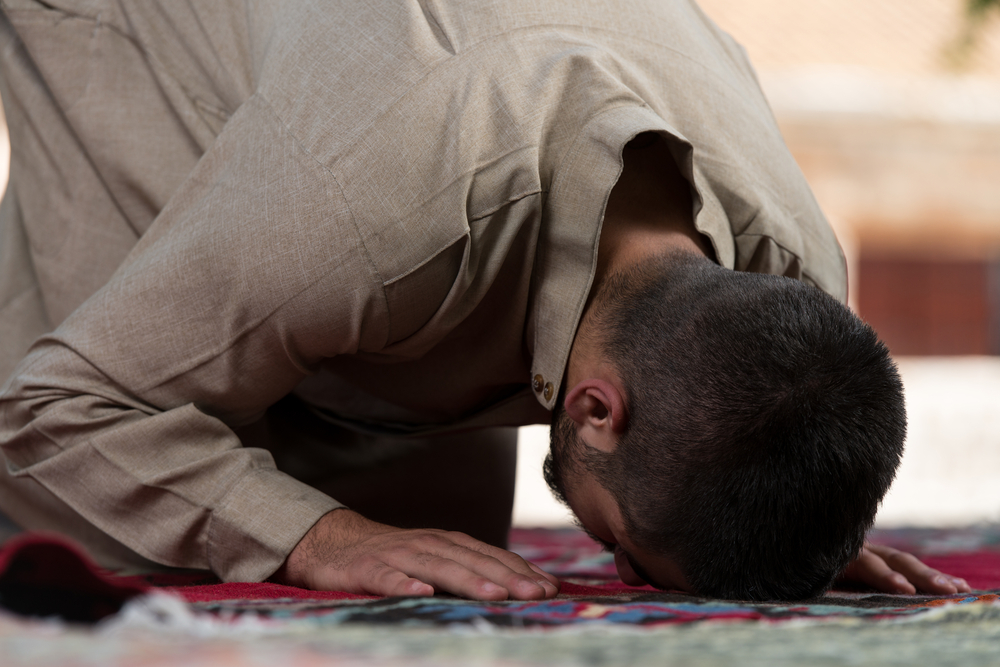 How Do I Supplicate during Salah While Sitting and Prostrating ...